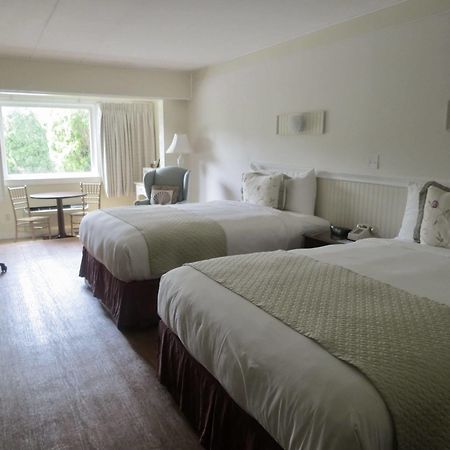 Shoreway Acres Inn ฟัลเมาท์ ภายนอก รูปภาพ