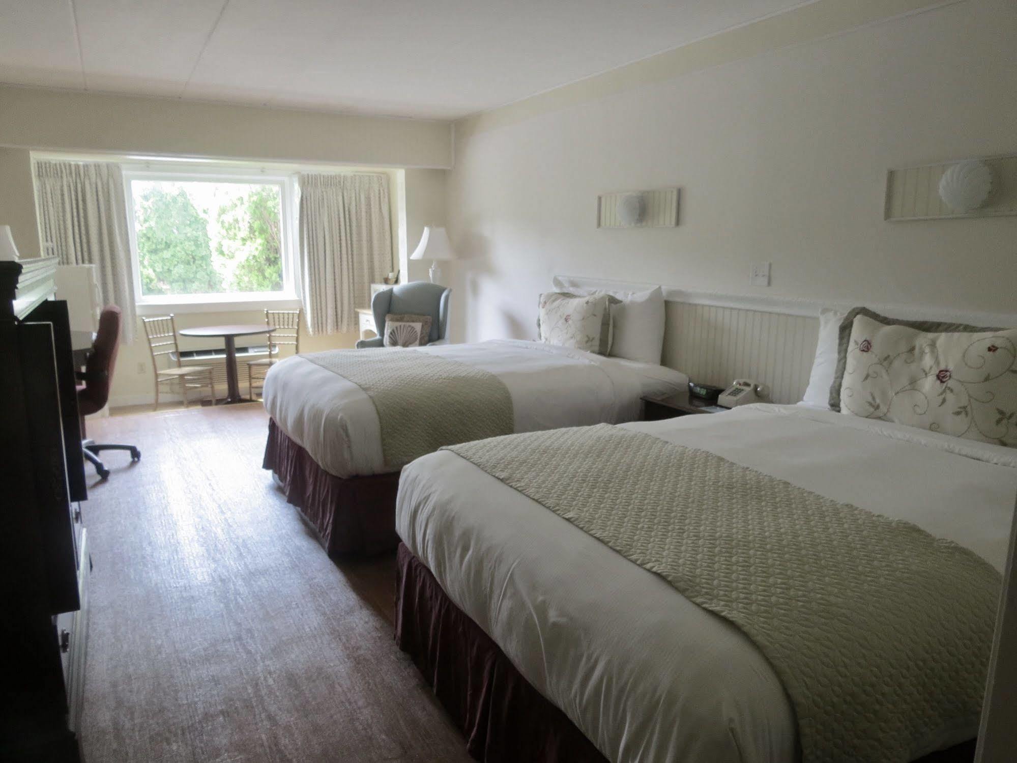 Shoreway Acres Inn ฟัลเมาท์ ภายนอก รูปภาพ